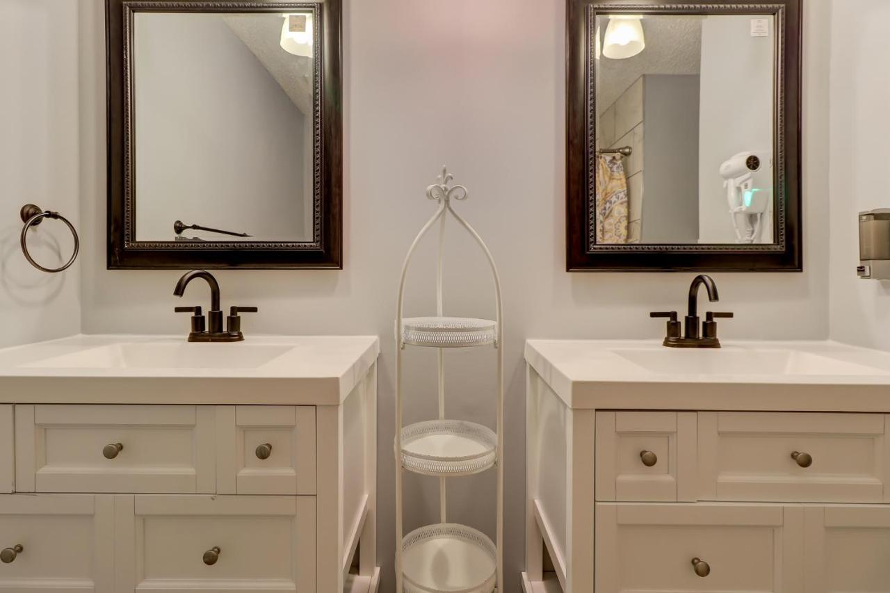 הילטון הד איילנד #111 Elaborate Condo Ideal Location 2Brm/2 Parking מראה חיצוני תמונה