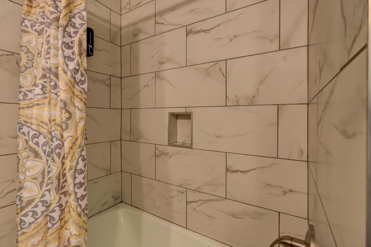 הילטון הד איילנד #111 Elaborate Condo Ideal Location 2Brm/2 Parking מראה חיצוני תמונה